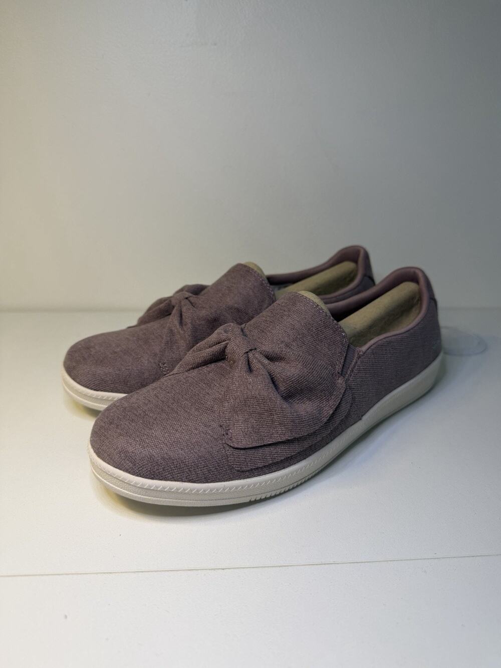 NWOB Skechers Madison Ave Casual Shoes Womens 7 Slip On Mauve Jersey Bow Sneaker